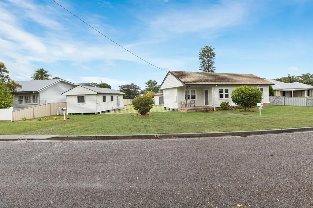 Blackalls Park 2 Bedroom Spacious cottage with studio accommodation in blue chip street