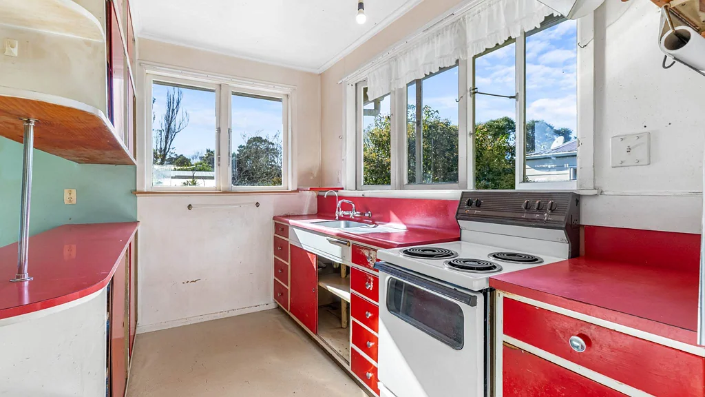 Stanmore Bay 3 Bedroom Retro Ready for Revival - Deceased Estate