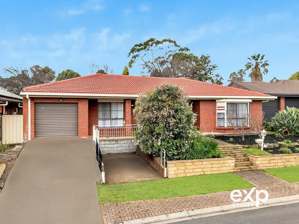 Flagstaff Hill 4Moenga Solid Double-Brick Family Living in the Heart of Flagstaff Hill