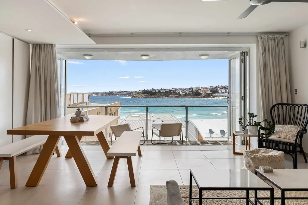 Chic Beachfront Apartment with Impressive Views