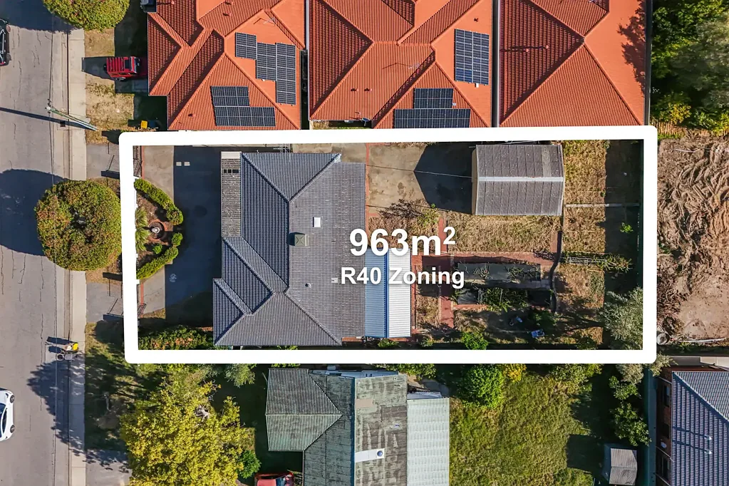 Beckenham 4房  RENOVATE OR DETONATE – R40 GREEN TITLE BLOCK!