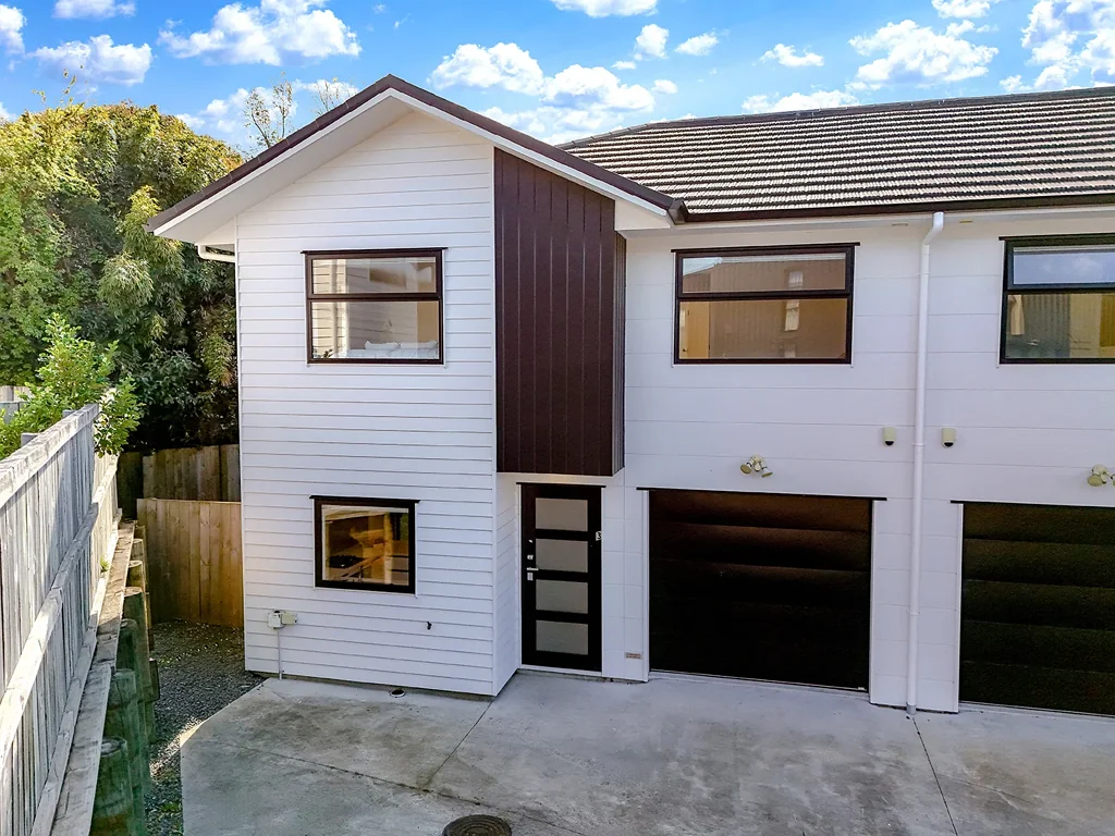 Chartwell 4 Bedroom Vendors Overseas, Opportunity Knocks!