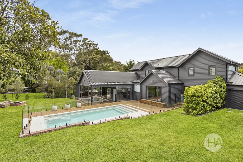 Mount Eliza 4房 家庭圣所 温暖舒适 多个生活区 石制顶面厨房 Falcon Nexus炉灶 精英学校环绕 优雅便利 Walk to the Village ~ Walk to the Beach