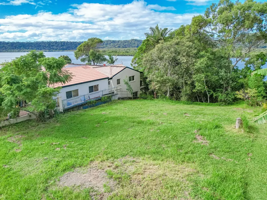 Russell Island Captivating Waterfront Aspect with Sweeping Views