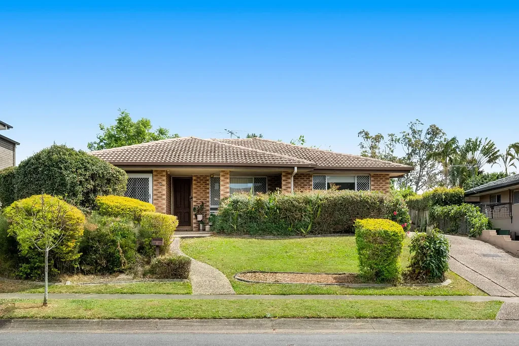 6 Buttercup Street, Mansfield, QLD 4122