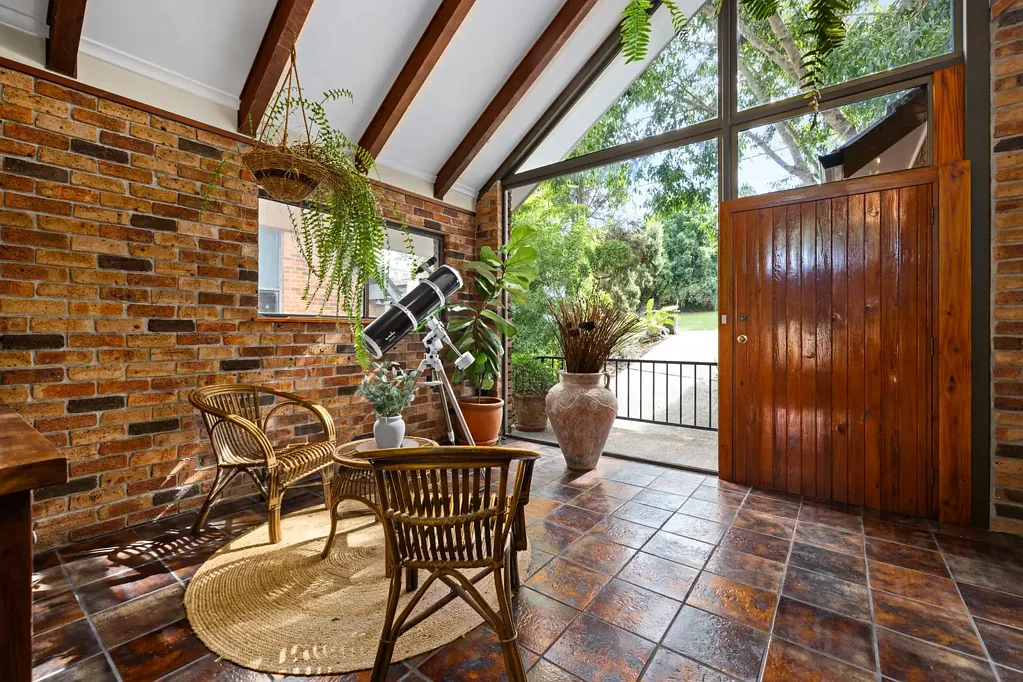 Taree 5房  Architectural Warmth Meets Contemporary Living