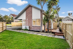 1/42 Esther Place, Red Beach