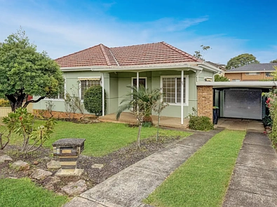 23 Hannons Avenue, Peakhurst, NSW 2210, 3 Bedrooms, 1 Bathrooms, House