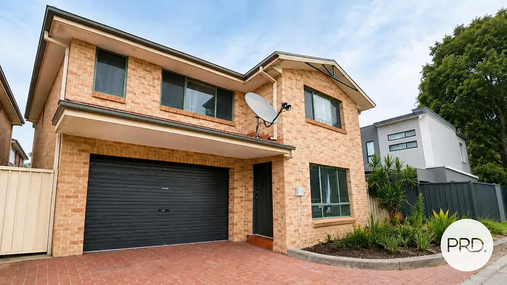 Splendid 3 Bedroom Townhouse Available Now!