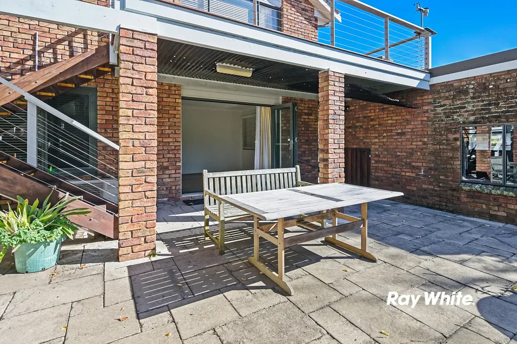 Garden view flat TO APPLY ONLINE FOR A RENTAL FOLLOW THIS LINK t-app.com.au/rwb