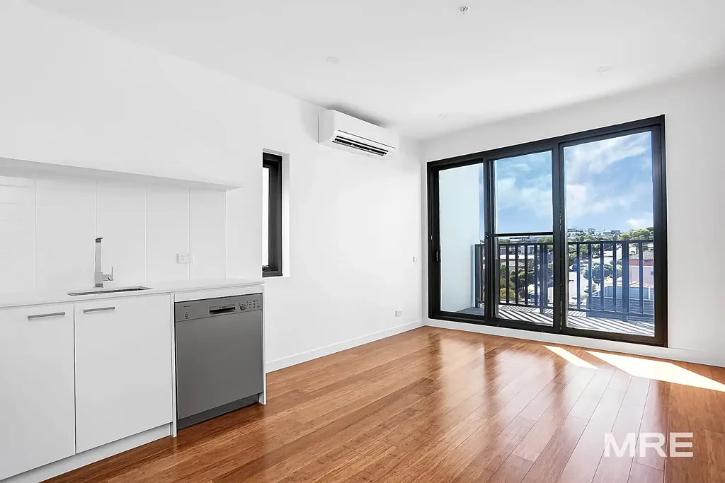 Spacious and light filled apartment in Brunswick West