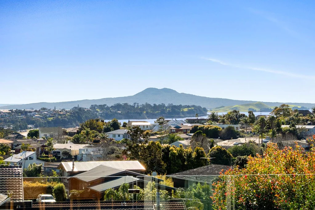 Mellons Bay 4chambre Macleans, Sea Views & Prime Corner Site
