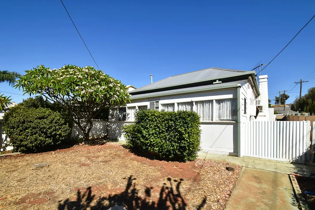 104 Williams Street, Broken Hill, NSW 2880
