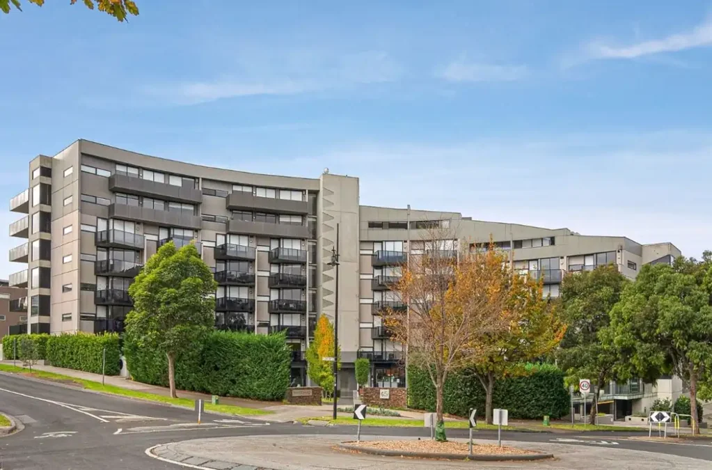 Relaxed Living in a Prime Edgewater Location