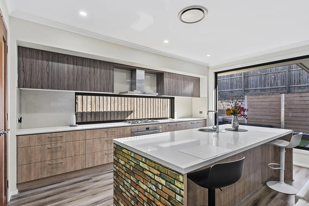 Maudsland 4ห้องนอน Spacious & Stylish Family Oasis in Sought-After Pine View Estate