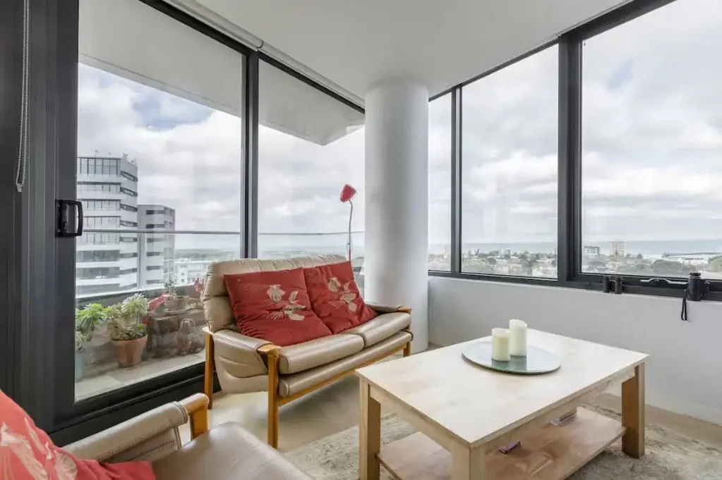 FULLY FURNISHED with Bright and Stylish with Bay Views, Pool & Sauna/ Steam Room.