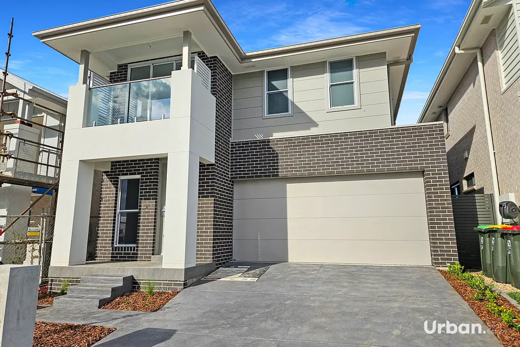 Catherine Field 5 Bedroom Under Contract | Modern 28 Square Home in Catherine Park
