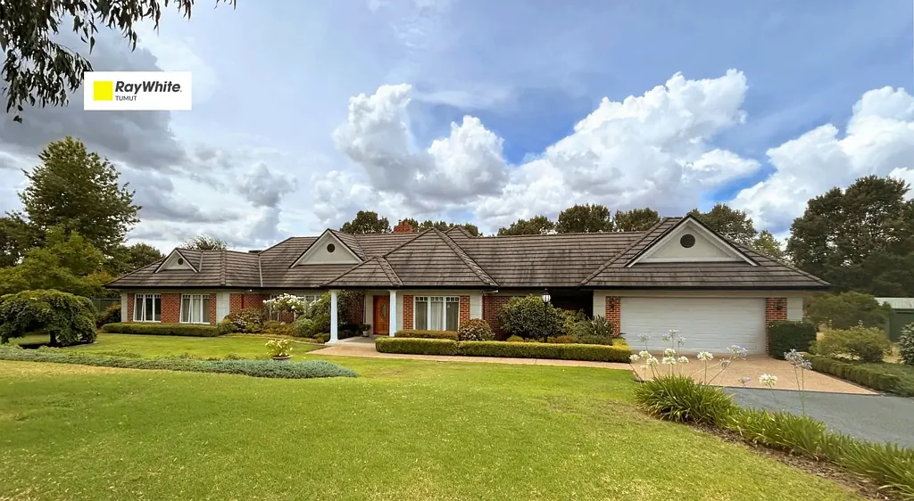 Tumut 4 Bedroom "Acorn Field" Prestigious living