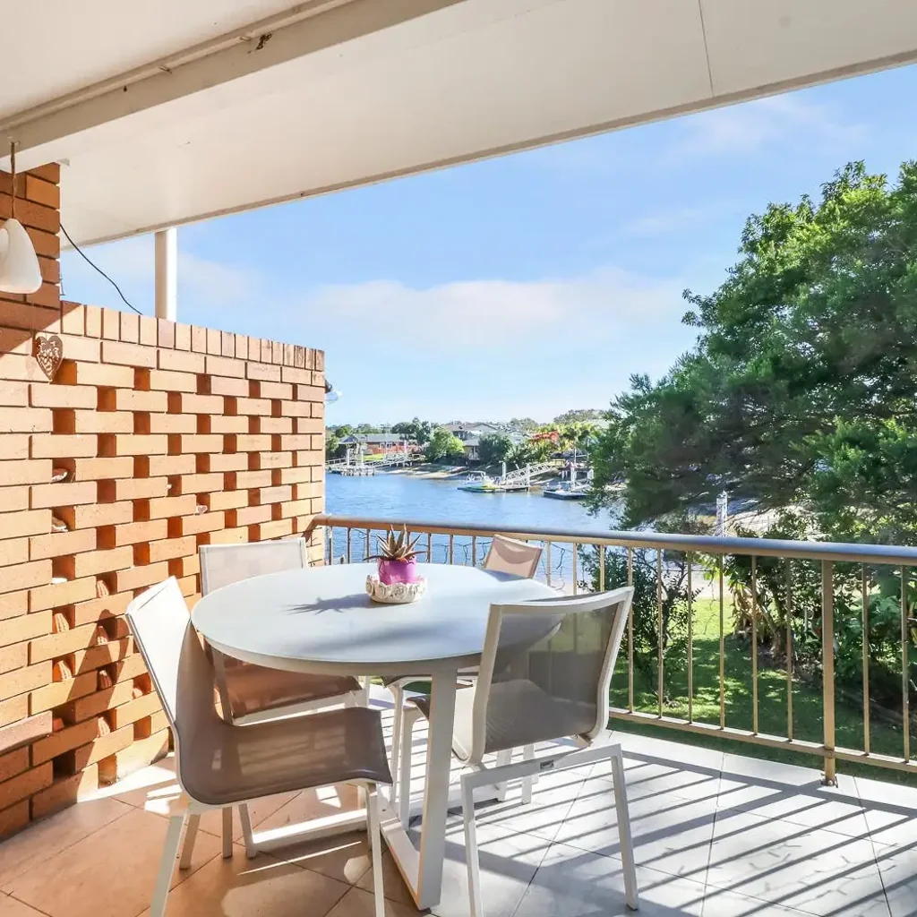 Mooloolaba 2બેડરૂમ Private, renovated, first level apartment with beautiful canal views