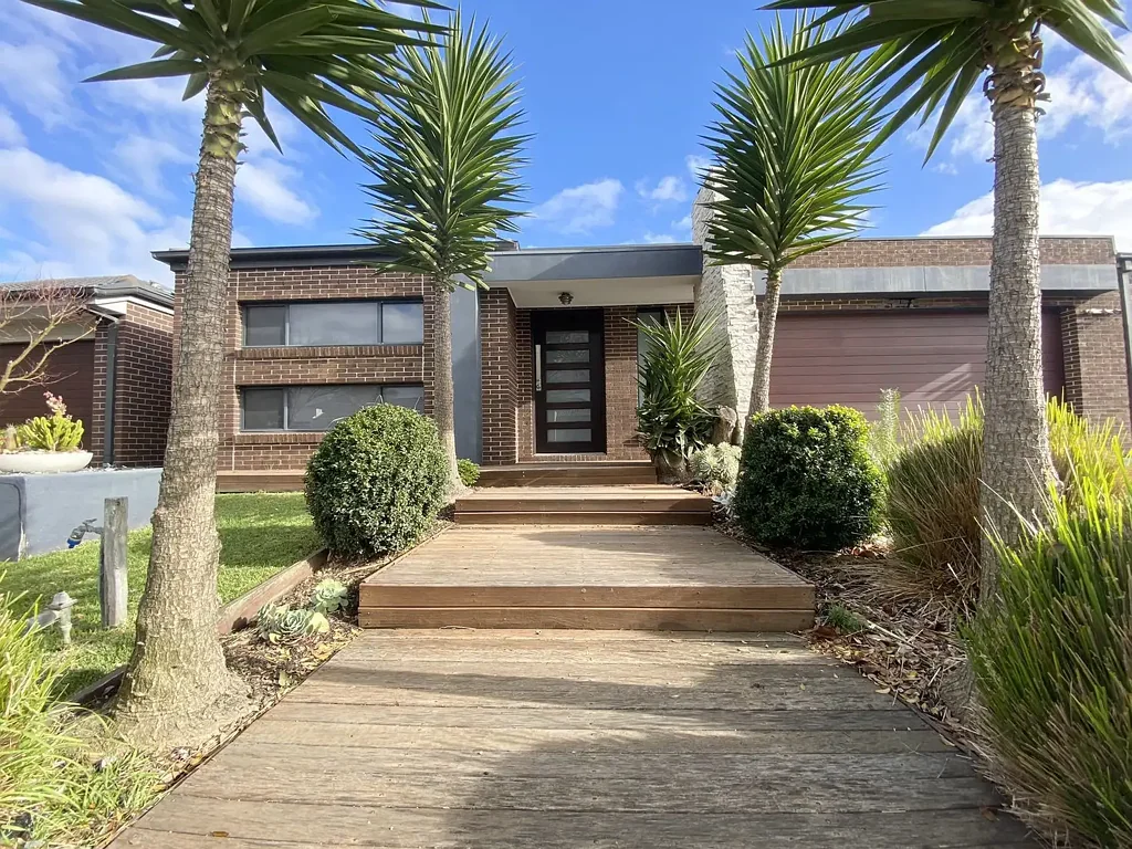 Luxury home in the Lifestyle Centre of Point Cook