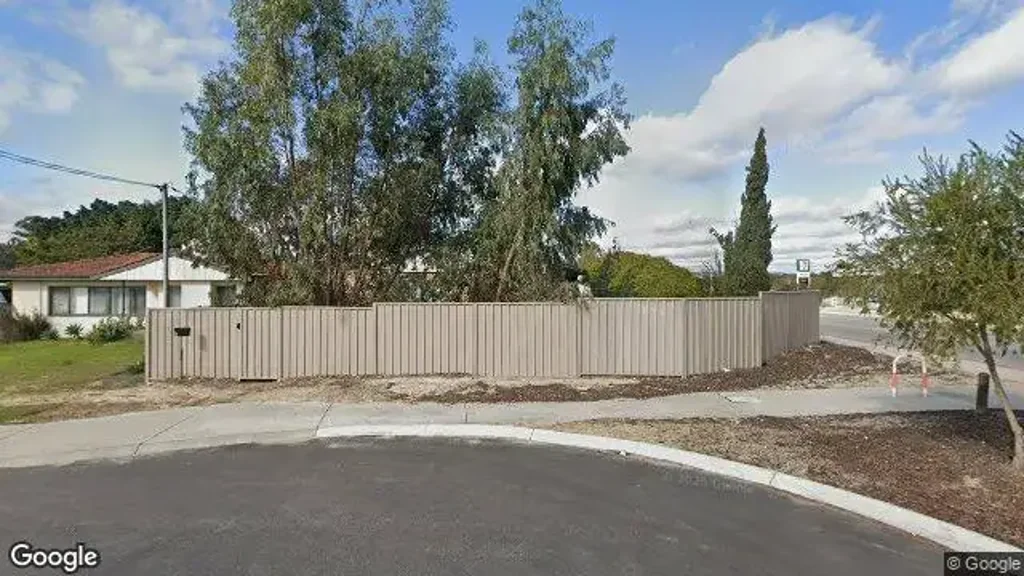 Neat 3x1 with double l/up garage. fully  Overseas students/family. FIFO and locals all welcome. l/up fenced yard. polish floorboard. Walk to school