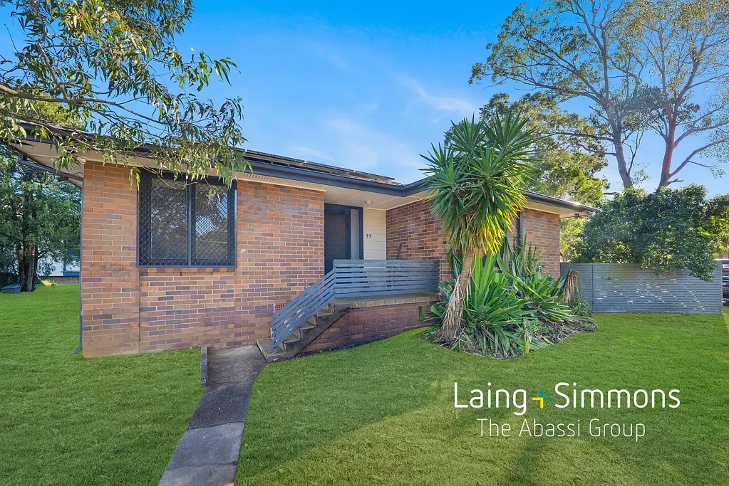 Comfortable Family Home in a Convenient Willmot Location!