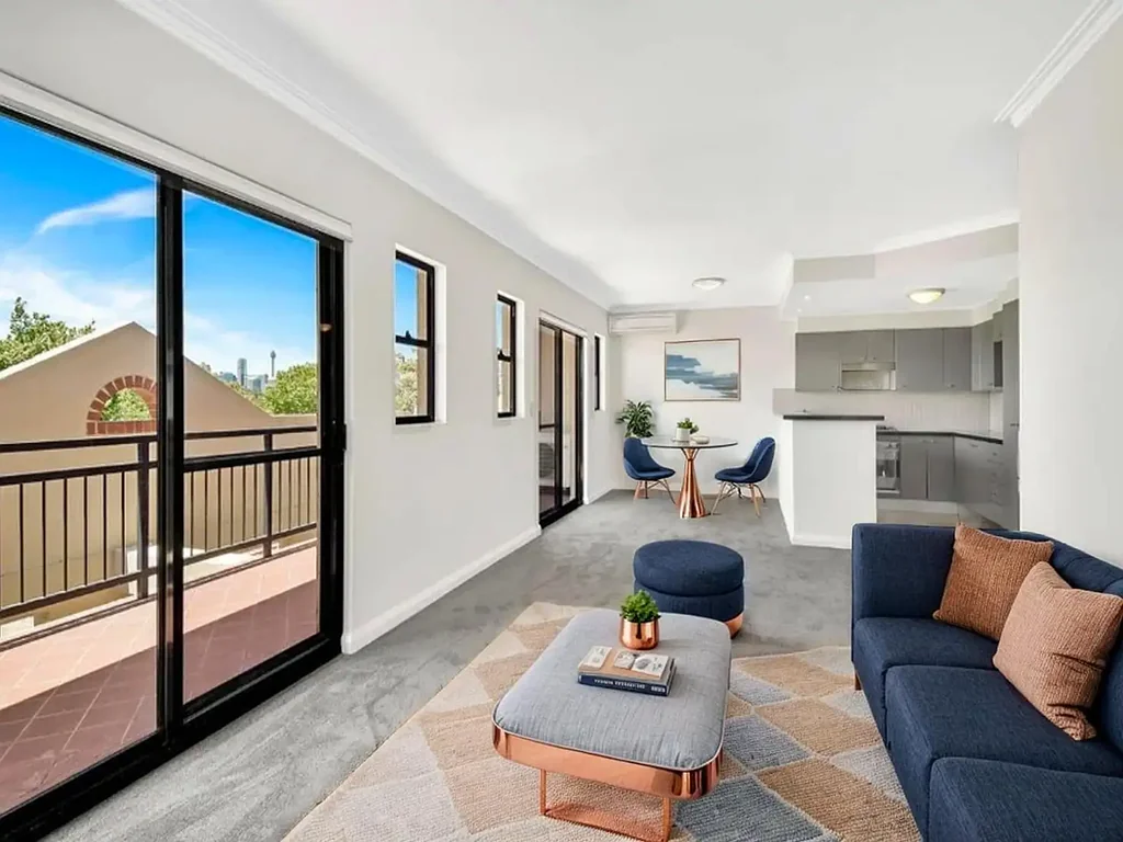 Stylish Top-Floor Apartment with City Views & Resort-Style Facilities