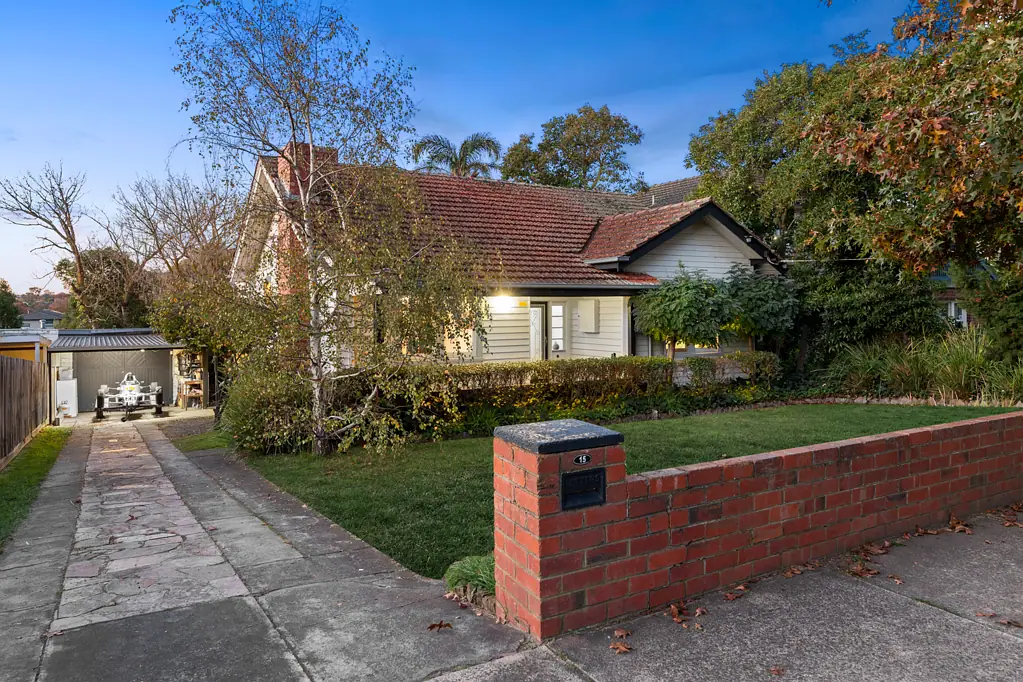 Camberwell 4房 Camberwell阔地870sqm 精心维护 四卧两卫 车库 SPA 私密后院 精英学区 购物便利 公交便捷 Entertain, Unwind, Repeat - The Ultimate Family Haven