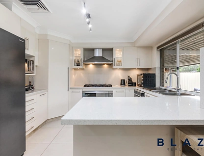 2 Walsh Close, Edensor Park, NSW 2176, 4房, 2浴, House