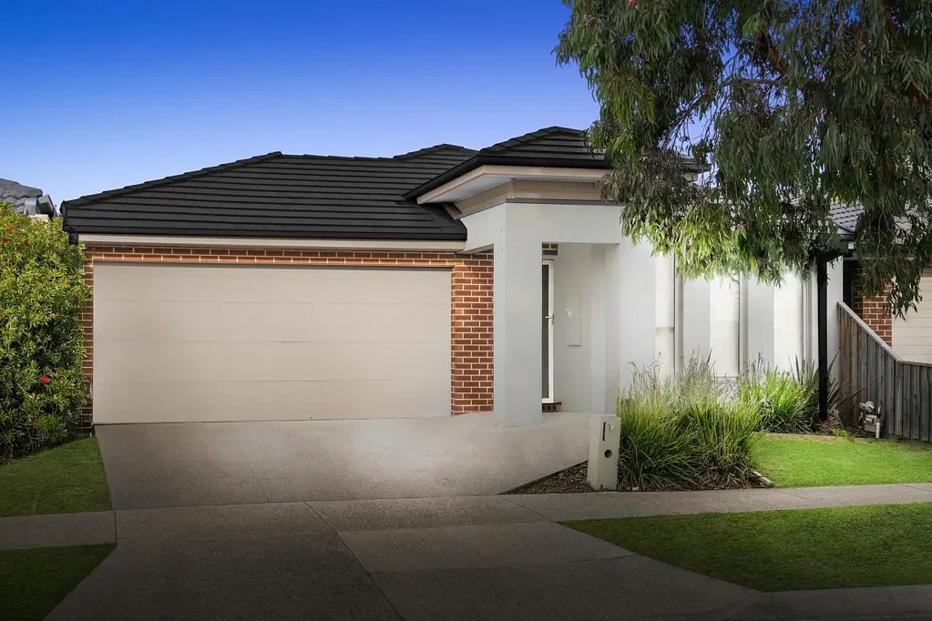 Werribee 3 Bedroom Stylish & Low-Maintenance Living Close to Everything!