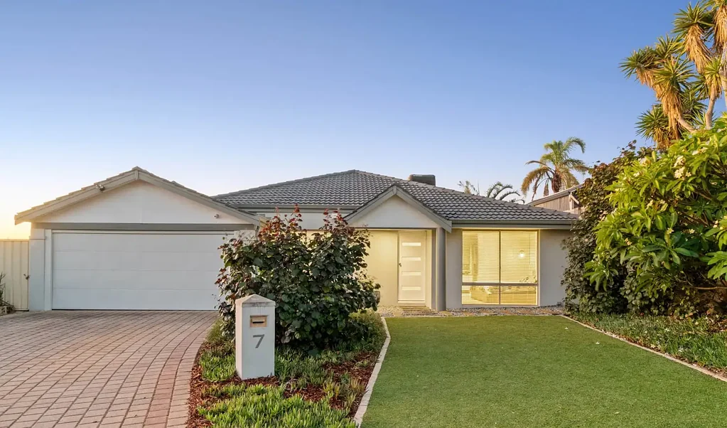 BEAUTIFUL FAMILY HOME IN MINDARIE
