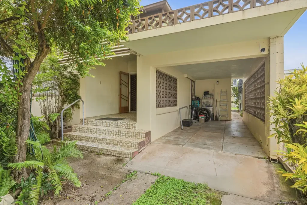 Dimbulah 3房  Live, Invest or Expand - Three-Bedroom Home with a Unique Commercial Opportunity