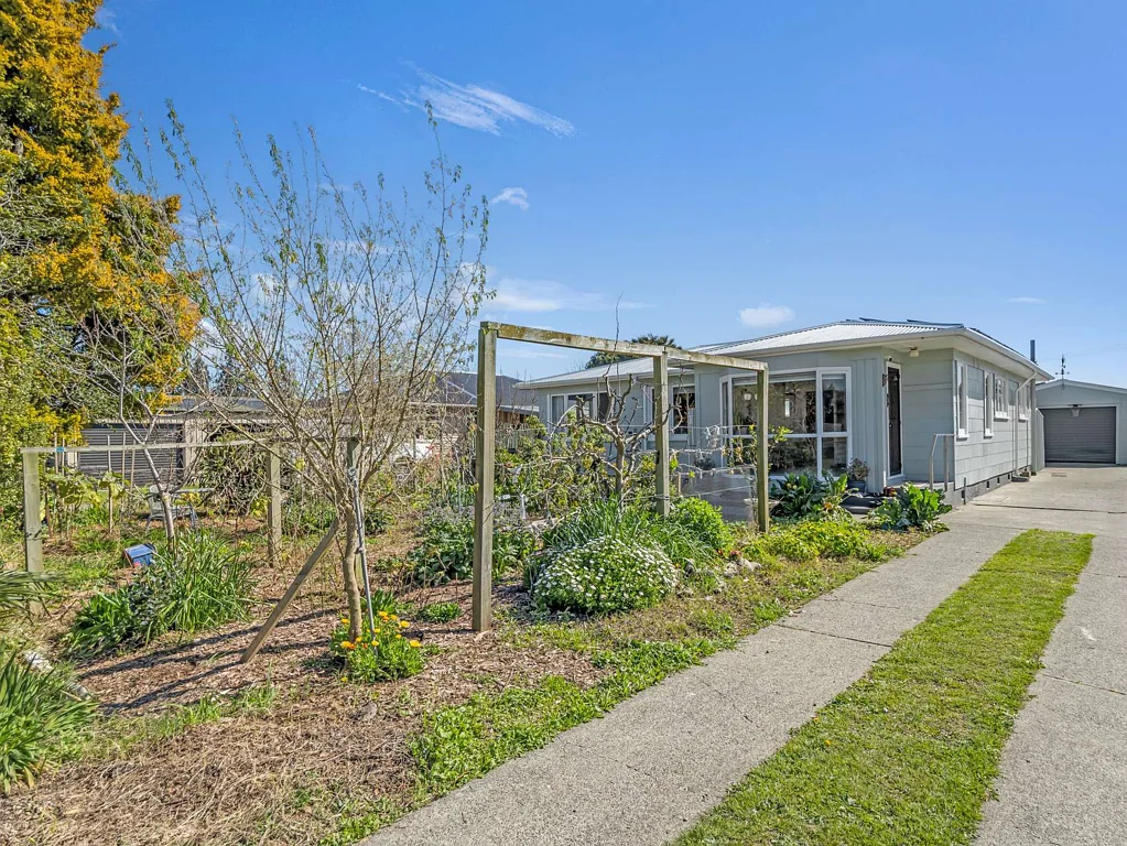 Edgecumbe 3ਬੈੱਡਰੂਮ Charming Home with Character and Comforts