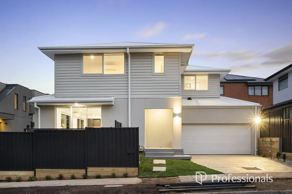 Brand-New Freestanding Luxury: 4-Bed Residence with Private Driveway