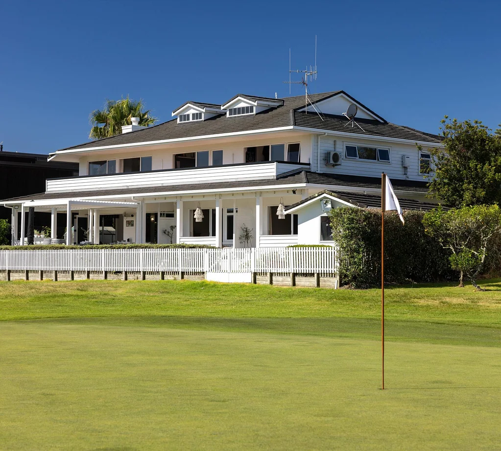 Mount Maunganui 5ห้องนอน “Augusta, designed to captivate".