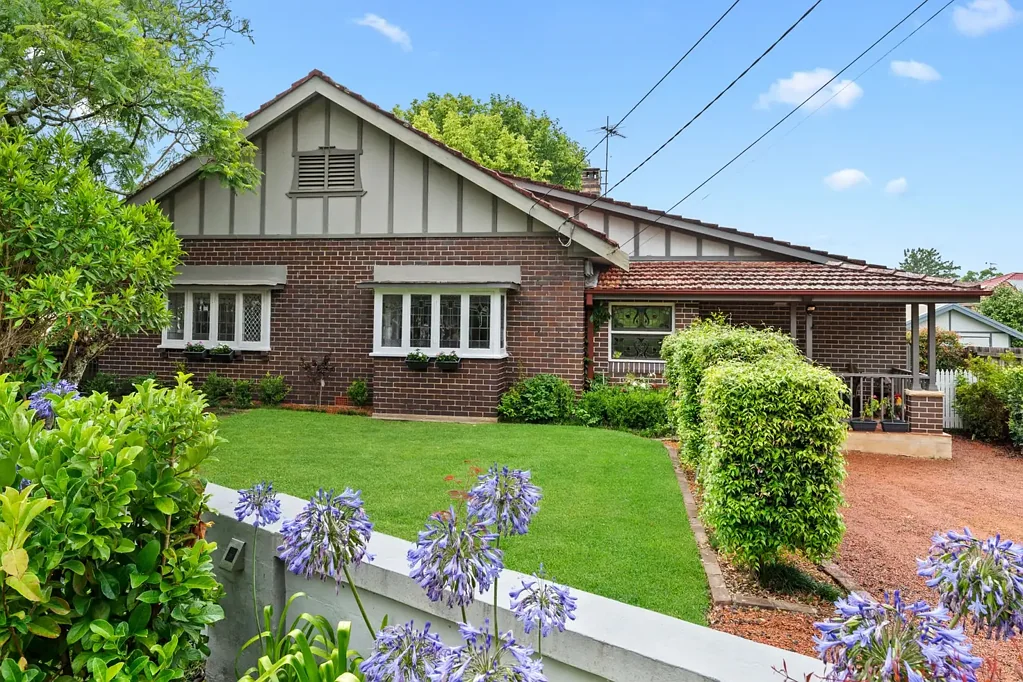 Asquith 4部屋 Timeless Double Brick Bungalow | Ultra Convenient Location