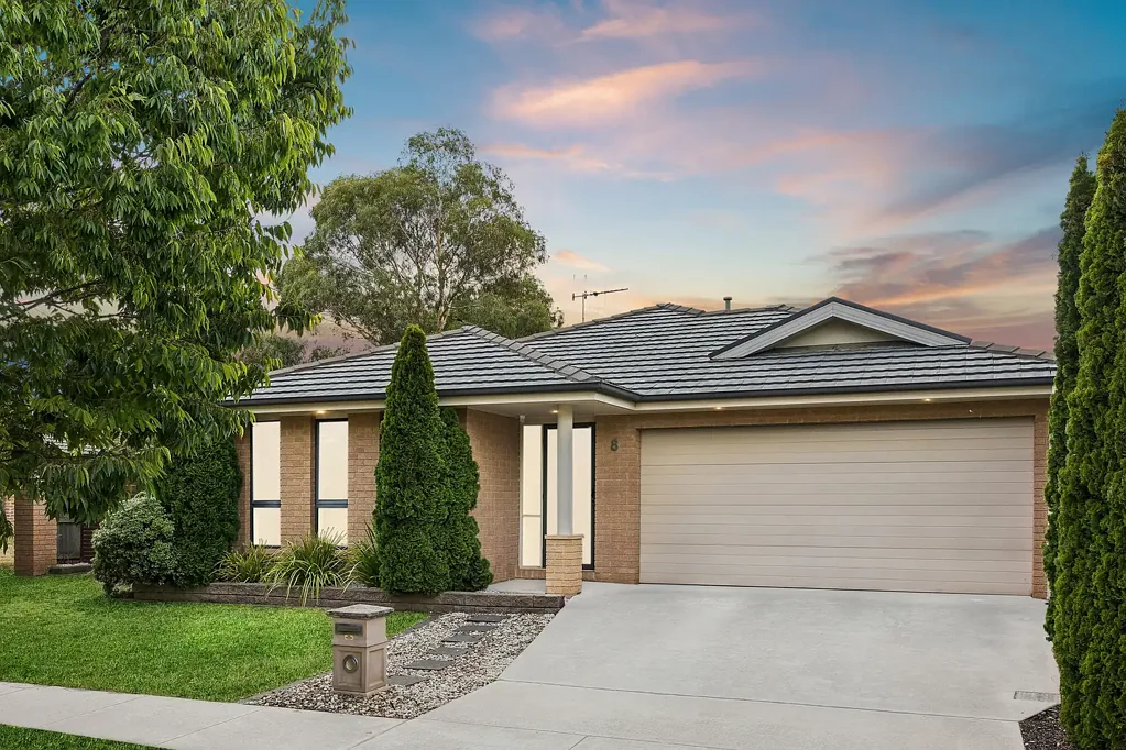 8 Hesba Brinsmead Street, Franklin, ACT 2913