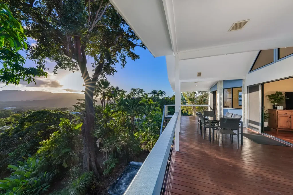 Cannonvale 4 Slaapkamer Motivated Seller, Committed Elsewhere - Forget Cookie-Cutter, This Home Has Personality!