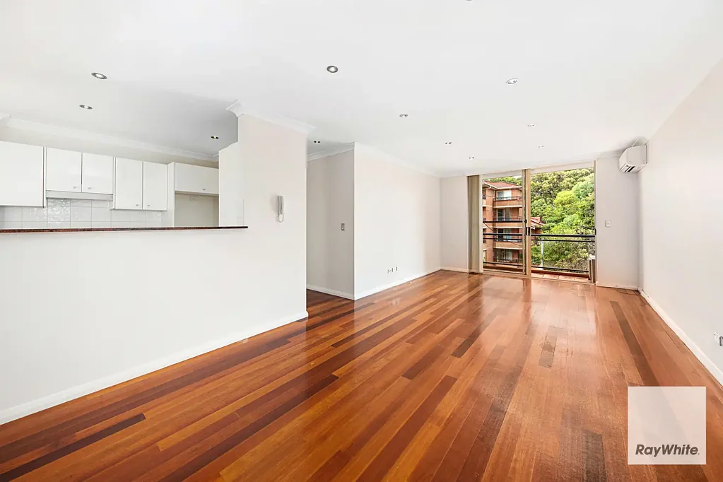 CONTEMPORARY TWO BEDROOM APARTMENT WITH LIFT ACCESS and Air CONDITIONING
