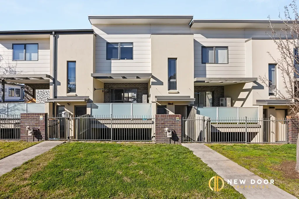Moncrieff 3Phòng ngủ Spacious Tri-Level Townhouse with Stunning Views !