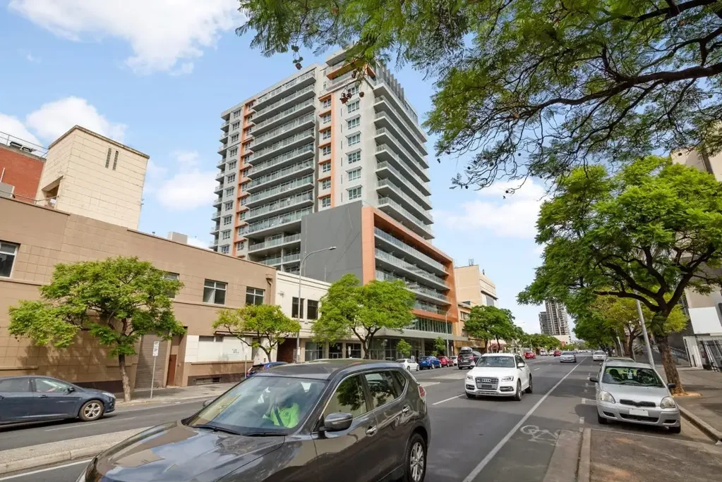 PRIMELY LOCATED STUDIO APARTMENT