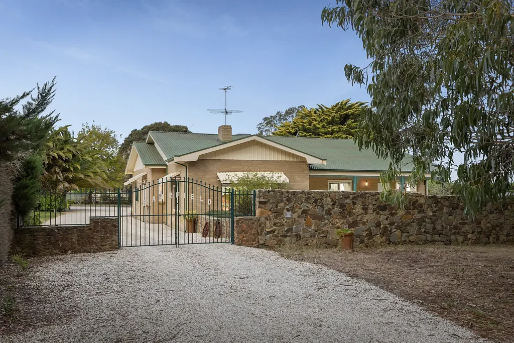 Bullengarook 4chambre "Fairfield" A Glorious Estate catering to all Agricultural Needs