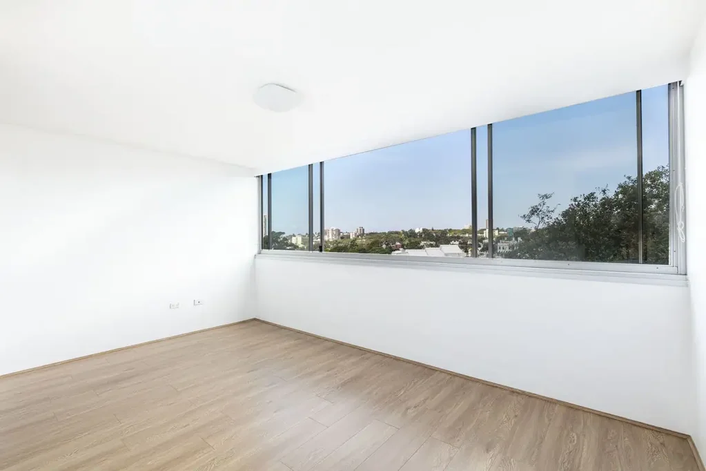 Unfurnished apartment in ideal location