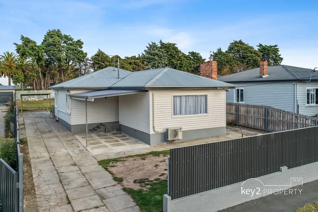 Mowbray 3Zimmer Updated Home, Big Block Potential!