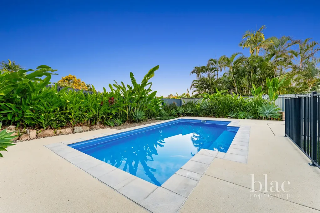 Petrie 4침실 Renovated Family Home in Petrie on Pine with Poolside Entertaining