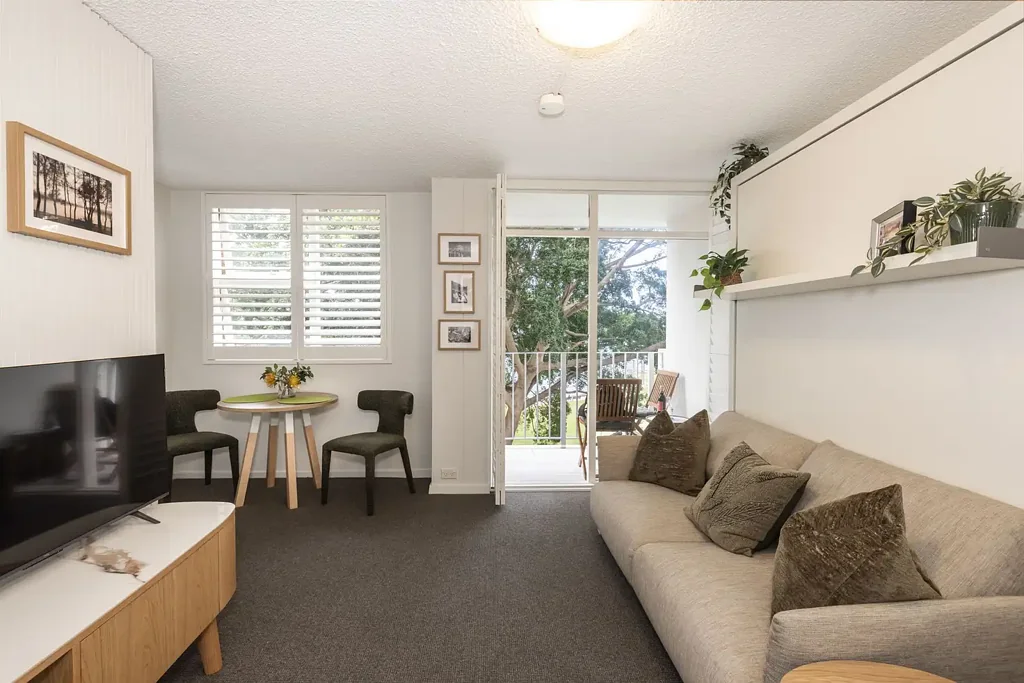Elizabeth Bay Harbourfront lifestyle or investment in blue chip setting