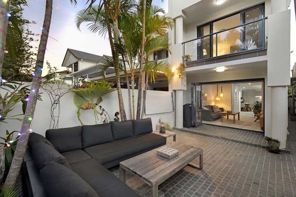 Mermaid Beach 3chambre Beachside Duplex Backing Onto Parklands, Moments from the Sand and Surf