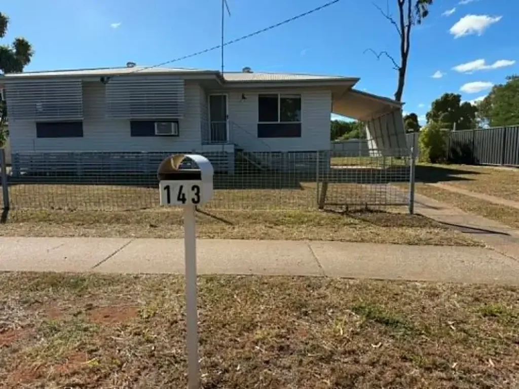 Moranbah 3ห้องนอน Walking distance to all of Moranbah's essentials