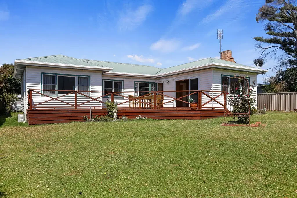 Apollo Bay 4 Slaapkamer A RARE OLD APOLLO BAY HOLDING OF SCALE, CHARM & OPPORTUNITY