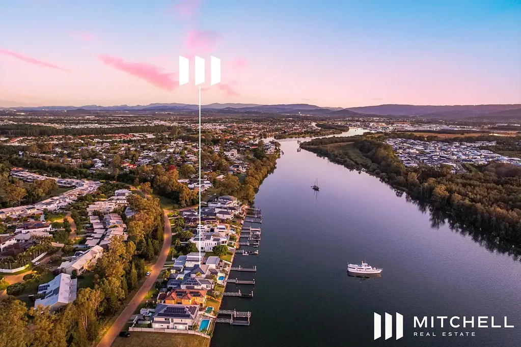 Hope Island 4ਬੈੱਡਰੂਮ Exquisite Hamptons-Inspired Sanctuary on the Coomera River
